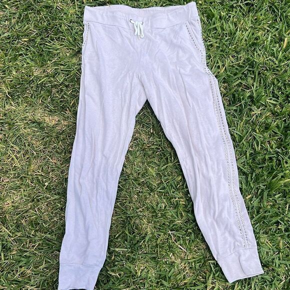 Monrow Sweats - Cream Colored Size Large with Pockets - Excellent Condition - Picture 1 of 5